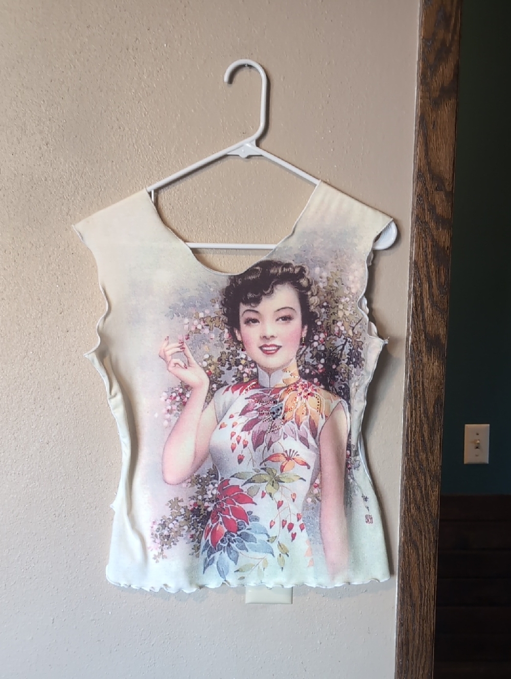 Women's Floral Portrait Printed Sleeveless Top - Cream